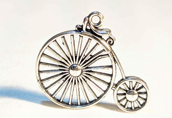 チャップリン風の自転車キーホルダー